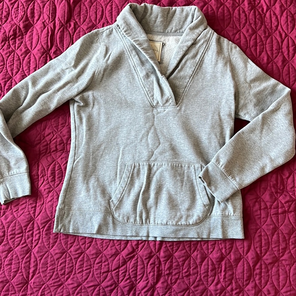 Merona v-neck sweatshirt with front pocket. Sz XL.